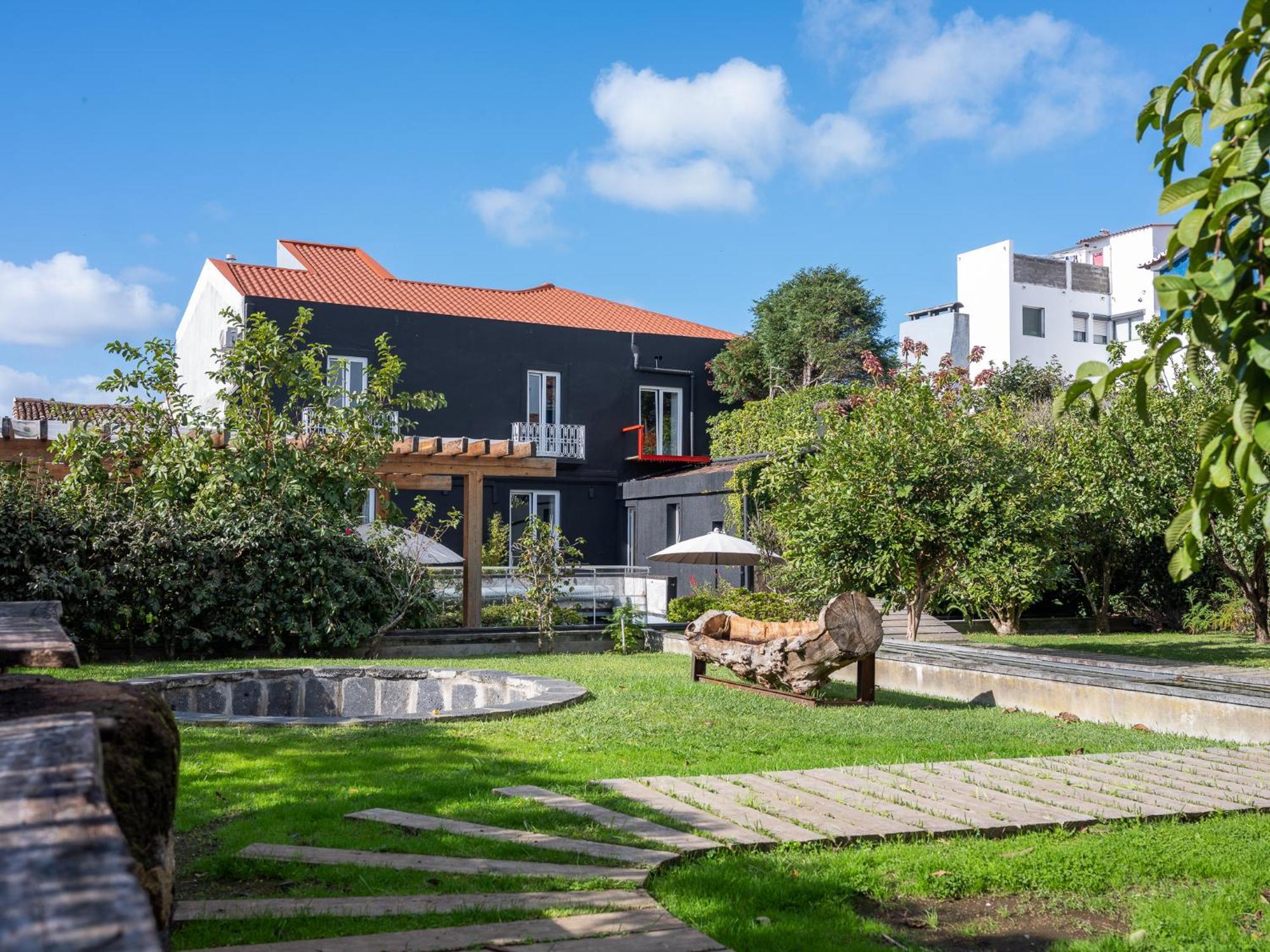 Hostel Out Of The Blue Ponta Delgada Exterior foto